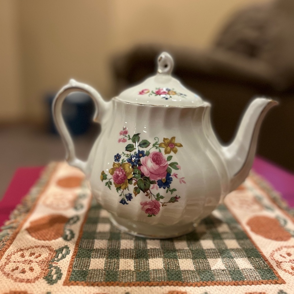 Sadler Teapot Pink and Blue Flowers made in England NWT